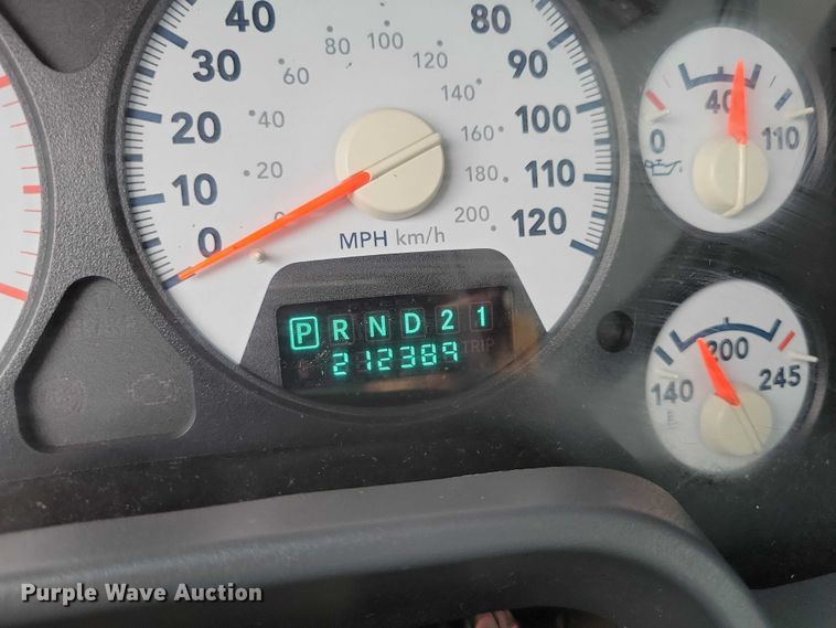 image for item DZ7024 2006 Dodge Ram 2500 flatbed pickup truck