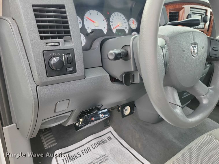 image for item DZ7024 2006 Dodge Ram 2500 flatbed pickup truck