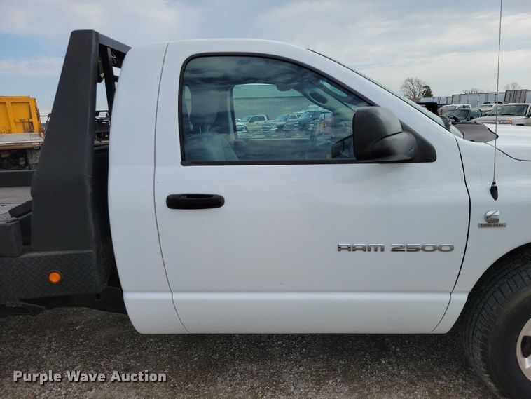 image for item DZ7024 2006 Dodge Ram 2500 flatbed pickup truck