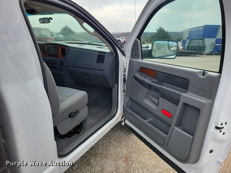 image for item DZ7024 2006 Dodge Ram 2500 flatbed pickup truck