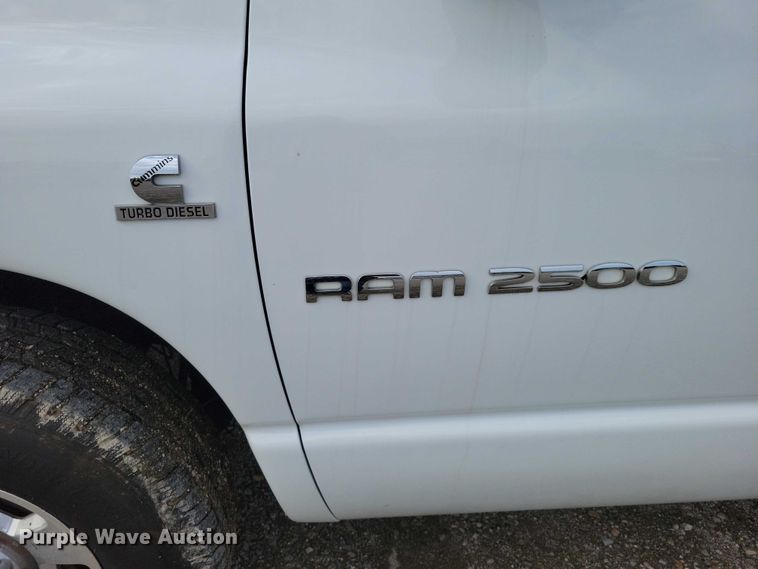 image for item DZ7024 2006 Dodge Ram 2500 flatbed pickup truck