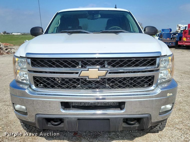 image for item DZ7026 2011 Chevrolet Silverado 2500HD Ext. Cab pickup truck
