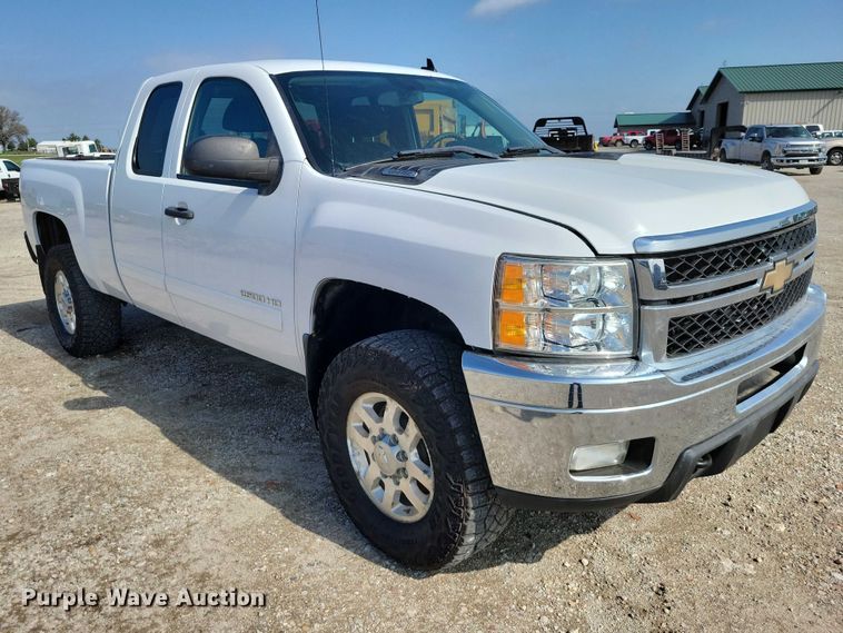 image for item DZ7026 2011 Chevrolet Silverado 2500HD Ext. Cab pickup truck