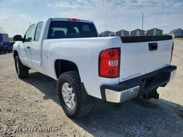 image for item DZ7026 2011 Chevrolet Silverado 2500HD Ext. Cab pickup truck