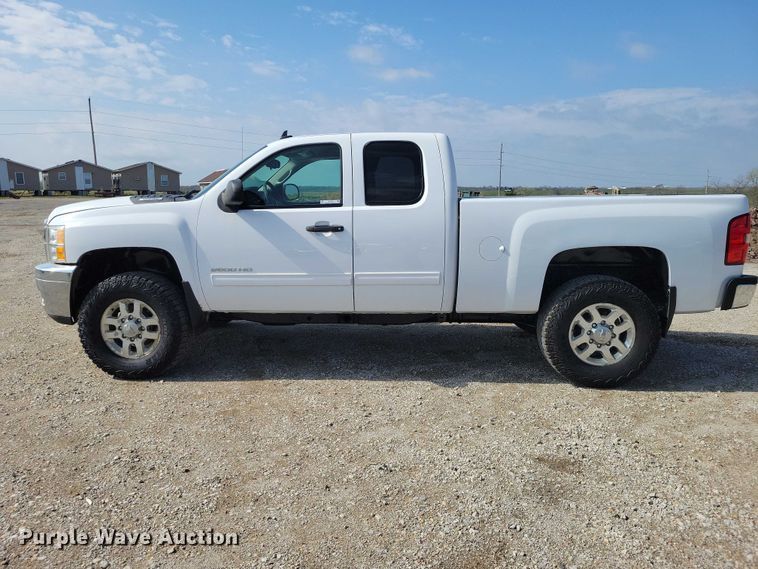 image for item DZ7026 2011 Chevrolet Silverado 2500HD Ext. Cab pickup truck