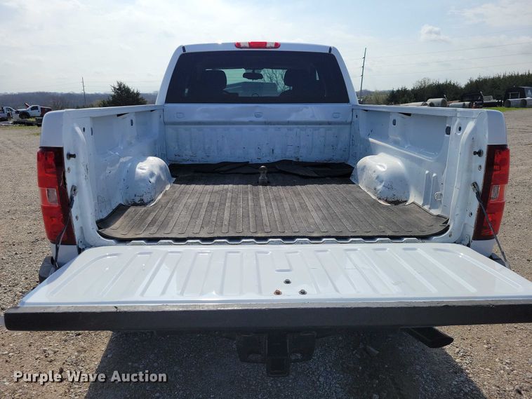 image for item DZ7026 2011 Chevrolet Silverado 2500HD Ext. Cab pickup truck