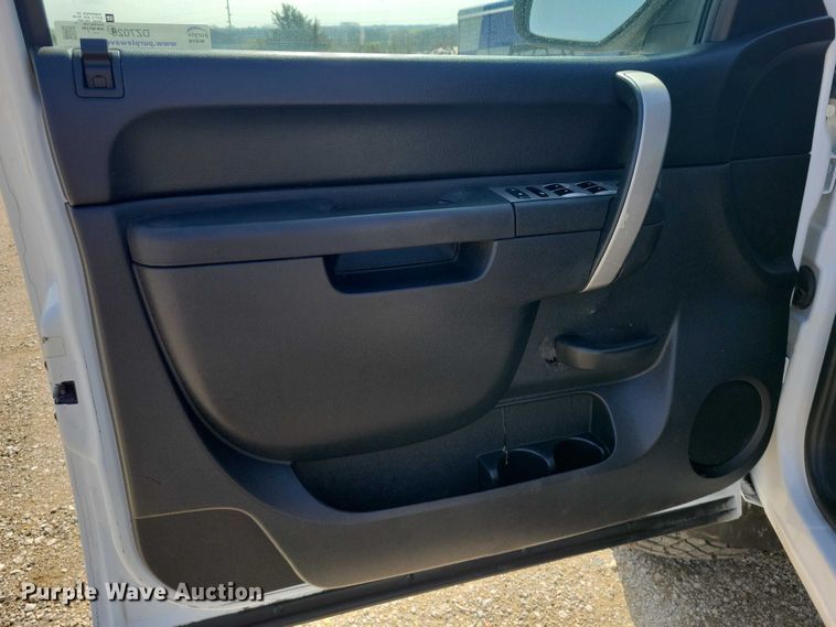 image for item DZ7026 2011 Chevrolet Silverado 2500HD Ext. Cab pickup truck