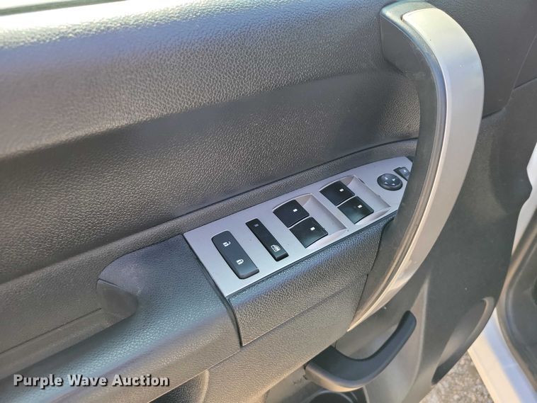 image for item DZ7026 2011 Chevrolet Silverado 2500HD Ext. Cab pickup truck
