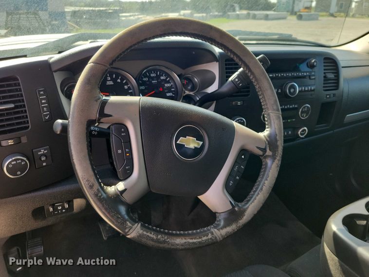 image for item DZ7026 2011 Chevrolet Silverado 2500HD Ext. Cab pickup truck