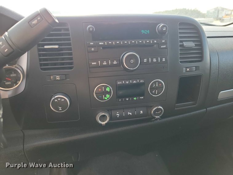 image for item DZ7026 2011 Chevrolet Silverado 2500HD Ext. Cab pickup truck
