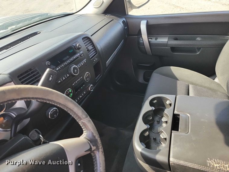 image for item DZ7026 2011 Chevrolet Silverado 2500HD Ext. Cab pickup truck