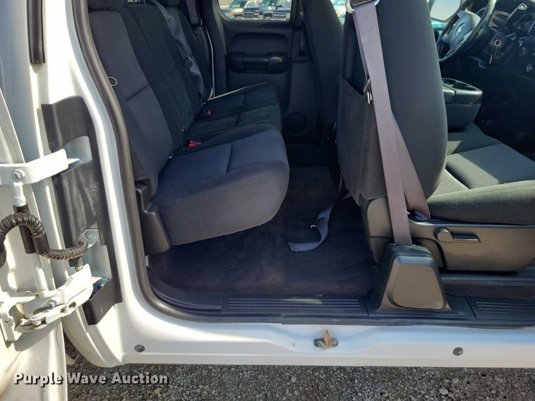 image for item DZ7026 2011 Chevrolet Silverado 2500HD Ext. Cab pickup truck