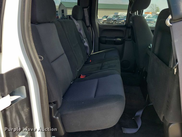 image for item DZ7026 2011 Chevrolet Silverado 2500HD Ext. Cab pickup truck