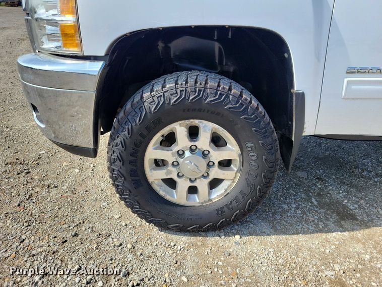 image for item DZ7026 2011 Chevrolet Silverado 2500HD Ext. Cab pickup truck