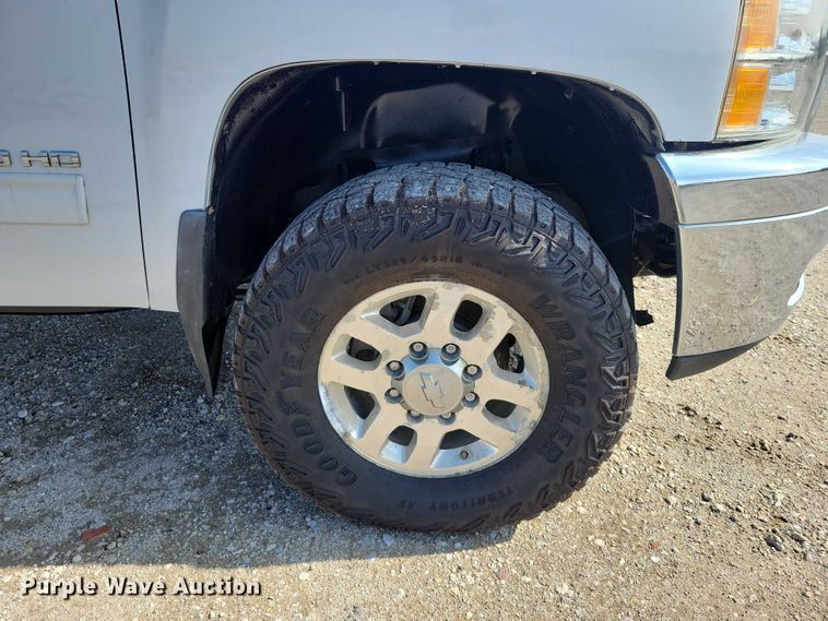 image for item DZ7026 2011 Chevrolet Silverado 2500HD Ext. Cab pickup truck