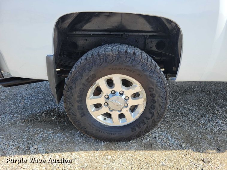 image for item DZ7026 2011 Chevrolet Silverado 2500HD Ext. Cab pickup truck