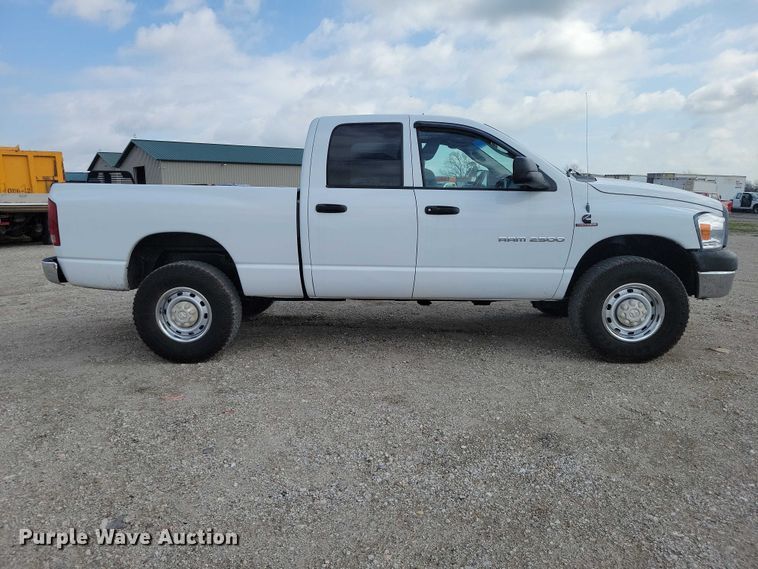 image for item DZ7027 2006 Dodge Ram 2500 Ext. Cab pickup truck