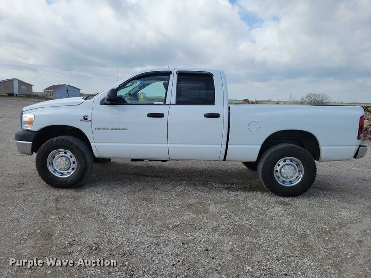 image for item DZ7027 2006 Dodge Ram 2500 Ext. Cab pickup truck