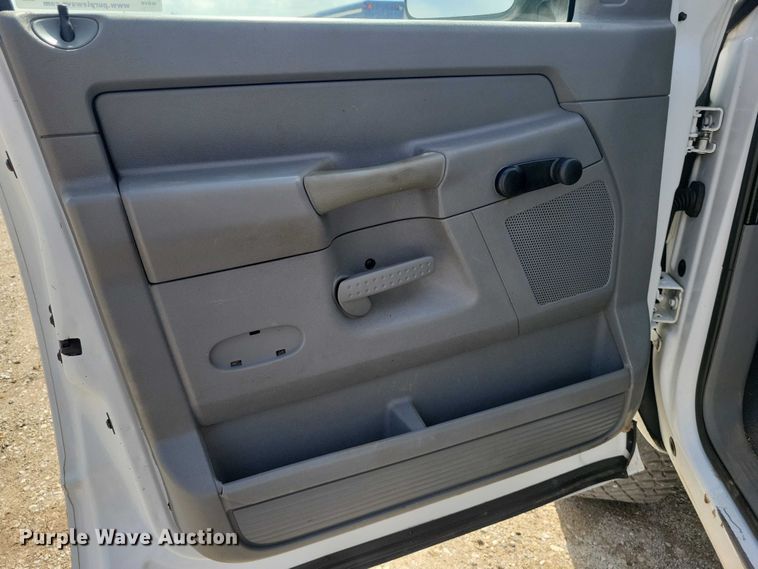 image for item DZ7027 2006 Dodge Ram 2500 Ext. Cab pickup truck