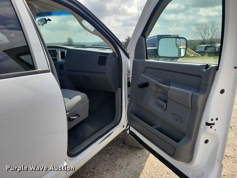 image for item DZ7027 2006 Dodge Ram 2500 Ext. Cab pickup truck