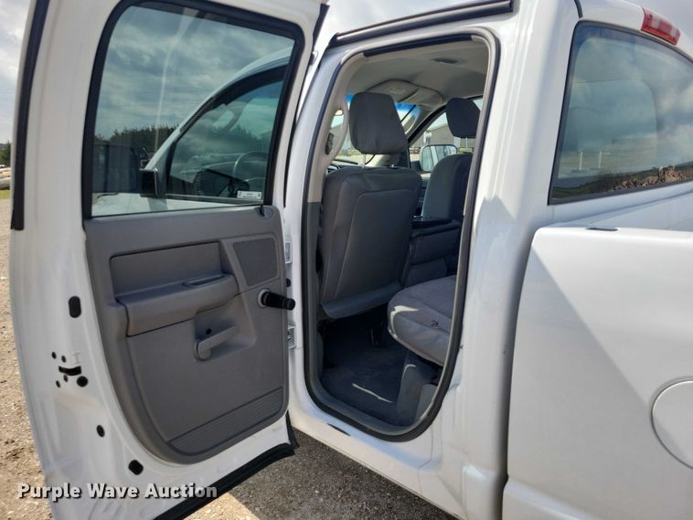 image for item DZ7027 2006 Dodge Ram 2500 Ext. Cab pickup truck