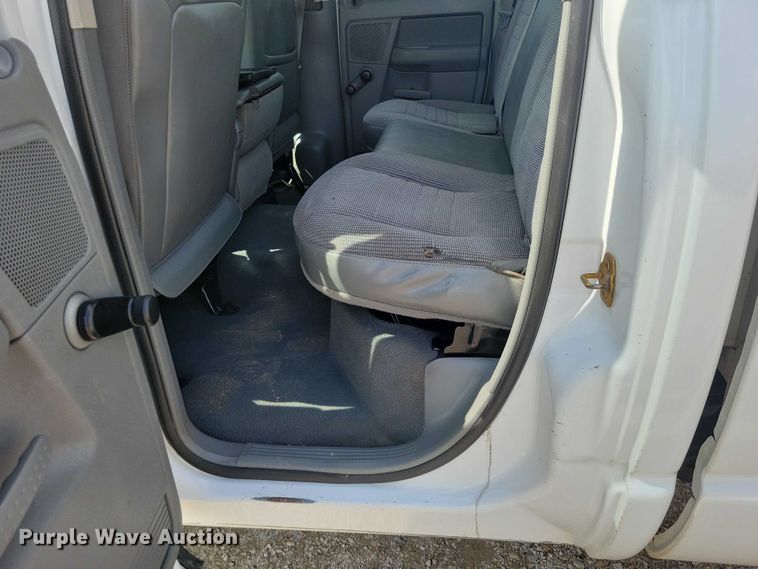 image for item DZ7027 2006 Dodge Ram 2500 Ext. Cab pickup truck