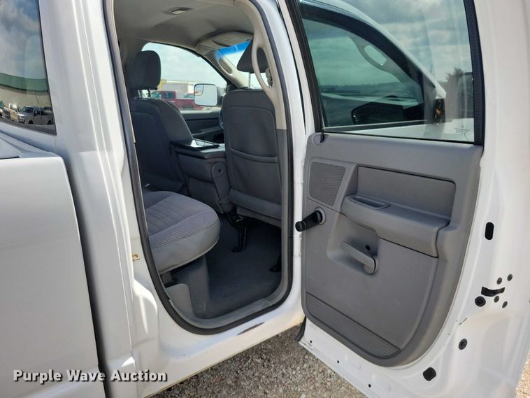 image for item DZ7027 2006 Dodge Ram 2500 Ext. Cab pickup truck