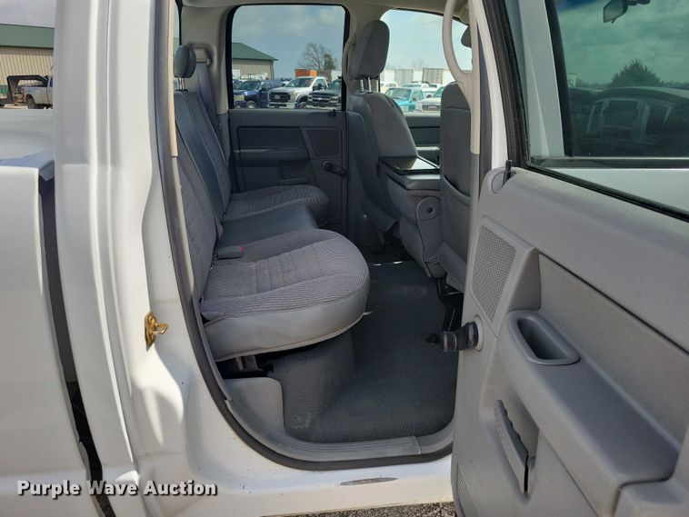 image for item DZ7027 2006 Dodge Ram 2500 Ext. Cab pickup truck