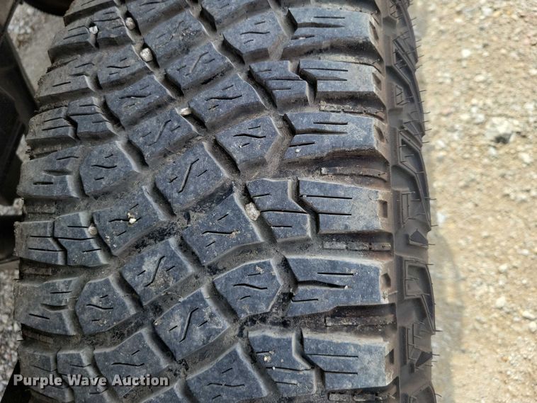 image for item DZ7027 2006 Dodge Ram 2500 Ext. Cab pickup truck