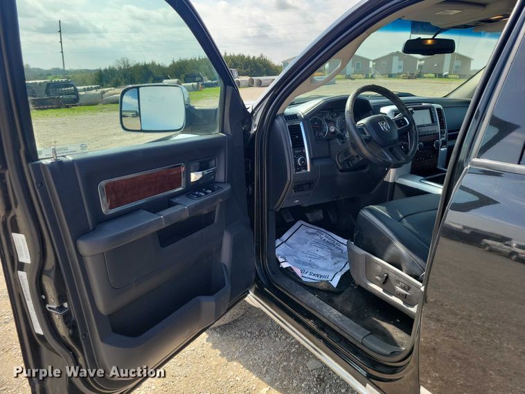 image for item DZ7028 2010 Dodge Ram 3500 Crew Cab pickup truck