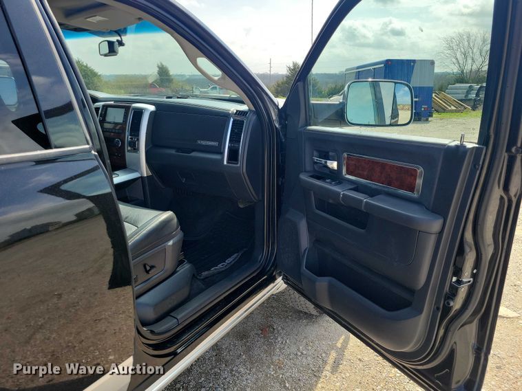image for item DZ7028 2010 Dodge Ram 3500 Crew Cab pickup truck