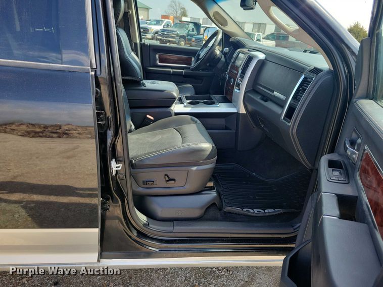 image for item DZ7028 2010 Dodge Ram 3500 Crew Cab pickup truck
