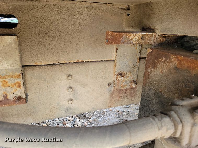 image for item DZ7033 2002 International 4900 refuse truck
