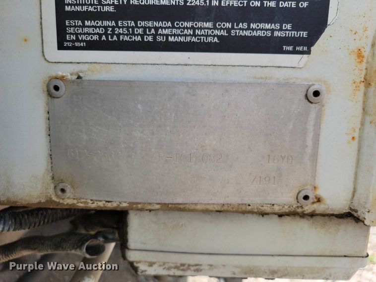 image for item DZ7033 2002 International 4900 refuse truck