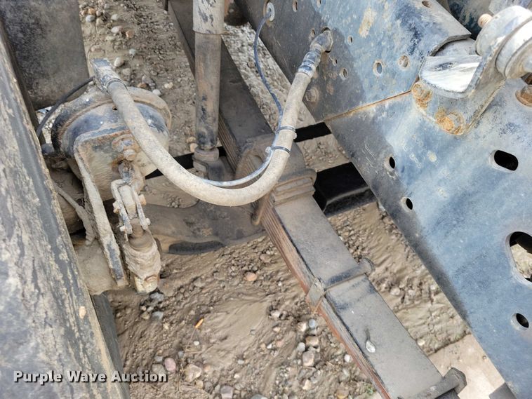 image for item DZ7033 2002 International 4900 refuse truck