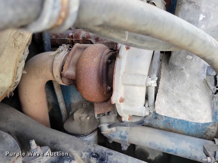 image for item DZ7033 2002 International 4900 refuse truck