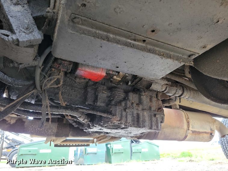 image for item DZ7033 2002 International 4900 refuse truck