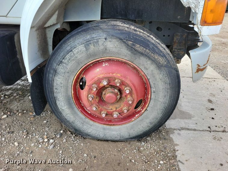 image for item DZ7033 2002 International 4900 refuse truck