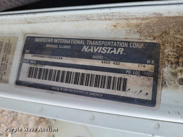image for item DZ7033 2002 International 4900 refuse truck
