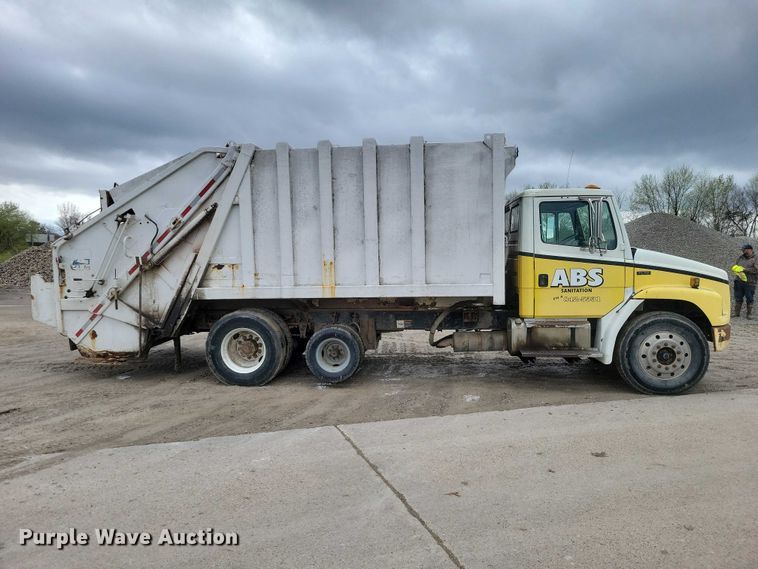 image for item DZ7034 1998 Freightliner FL70 refuse truck