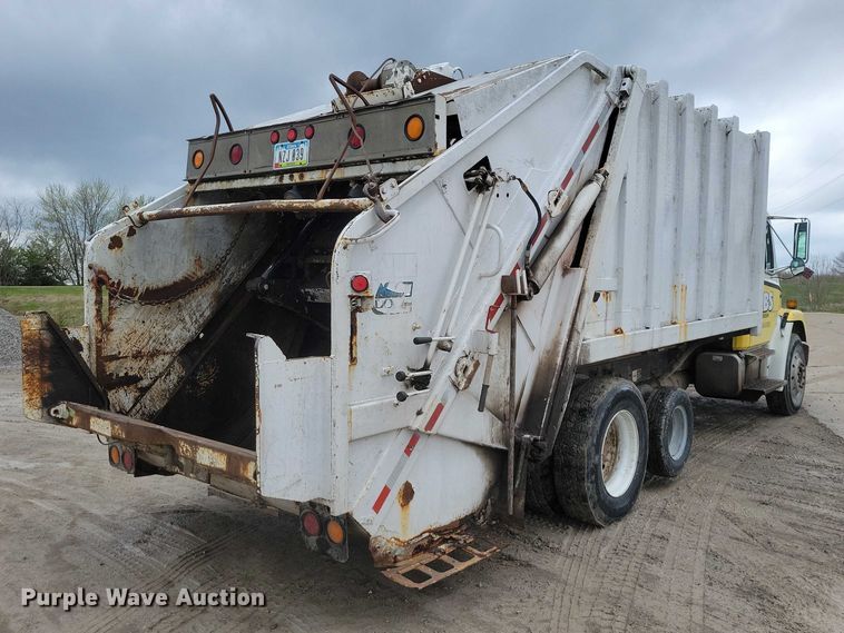 image for item DZ7034 1998 Freightliner FL70 refuse truck