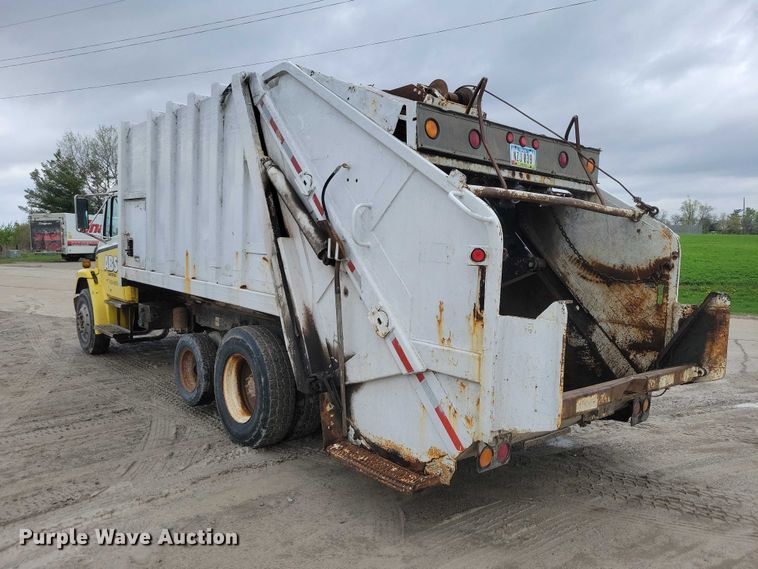 image for item DZ7034 1998 Freightliner FL70 refuse truck