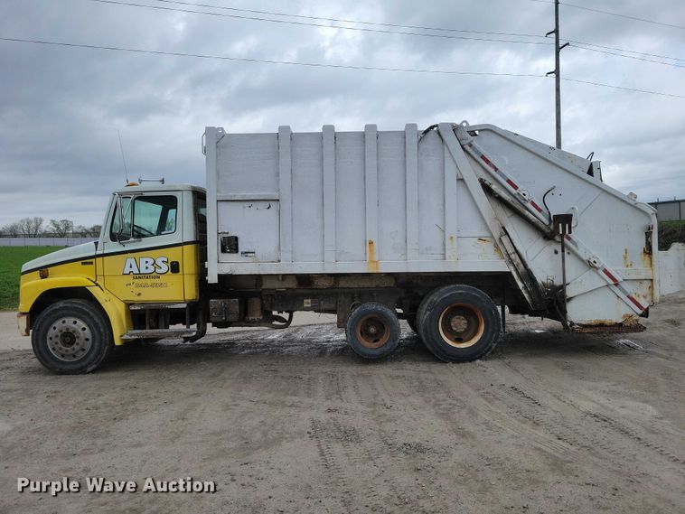 image for item DZ7034 1998 Freightliner FL70 refuse truck