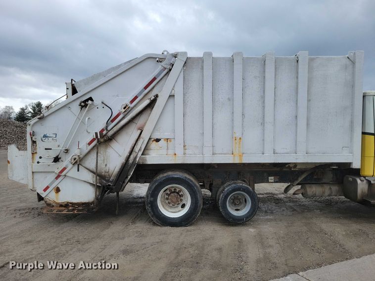 image for item DZ7034 1998 Freightliner FL70 refuse truck