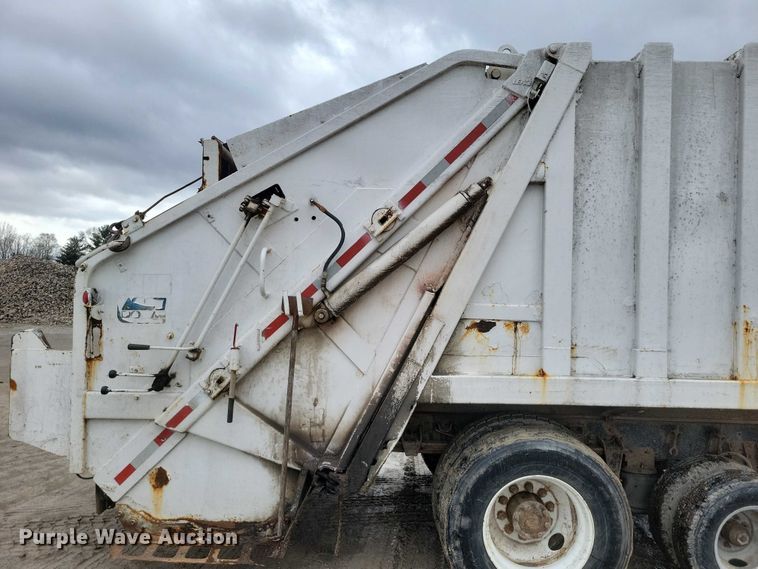 image for item DZ7034 1998 Freightliner FL70 refuse truck