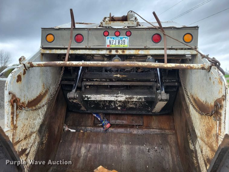 image for item DZ7034 1998 Freightliner FL70 refuse truck