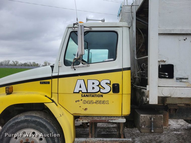 image for item DZ7034 1998 Freightliner FL70 refuse truck