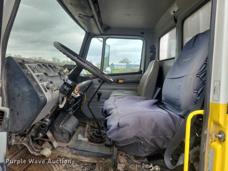 image for item DZ7034 1998 Freightliner FL70 refuse truck