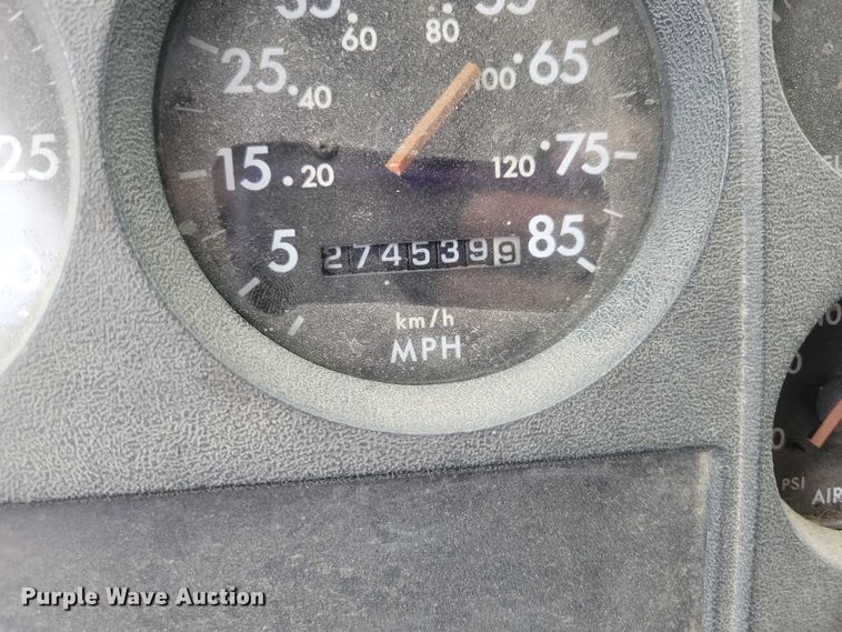 image for item DZ7034 1998 Freightliner FL70 refuse truck