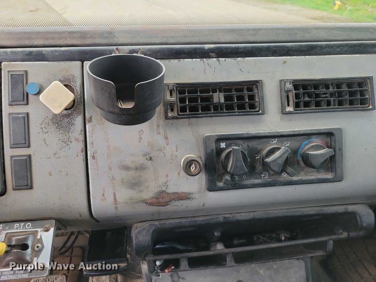 image for item DZ7034 1998 Freightliner FL70 refuse truck